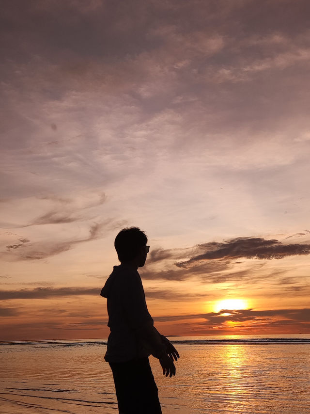 🌅 Sunset at Tanjung Aru – KK’s Golden Hour You’ll Never Forget 🌴✨