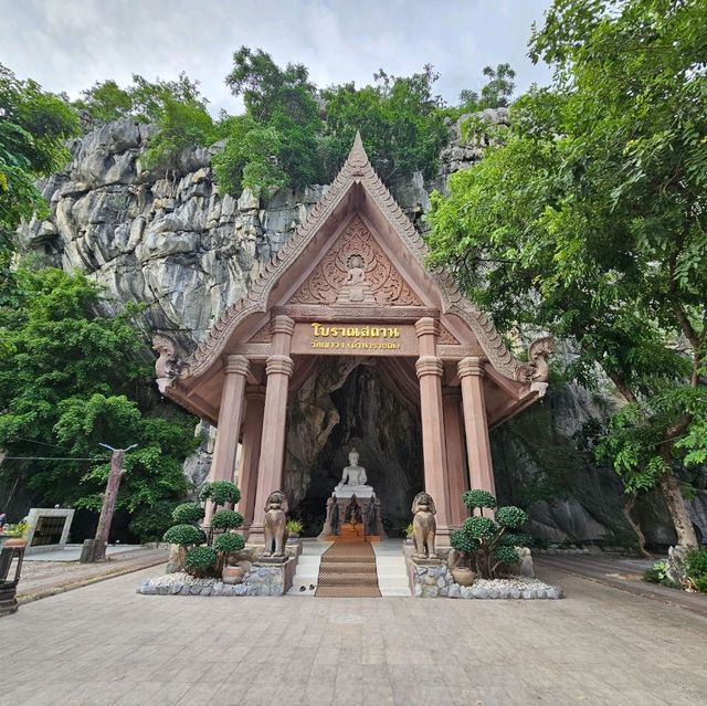 วัดเขาวง (ถ้ำนารายณ์) 