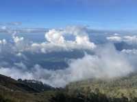 Mount Rinjani: Breathtaking Views, Unforgettable Sunrise, and Exhausted Legs! ⛰️🌅😅
