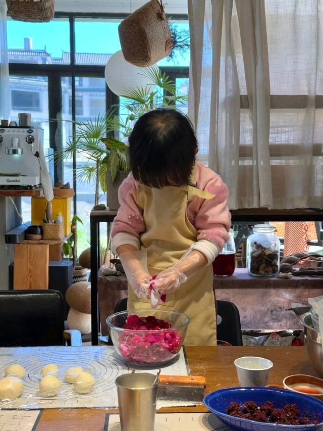  “Blossoms in a Bite”