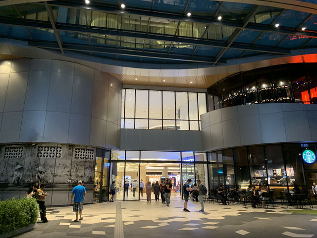 🛍️ Starling Mall – Popped in for llaollao, stayed for the chill vibes
