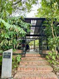 Minimal Materials, Maximum Charm — KL’s Underrated Escape