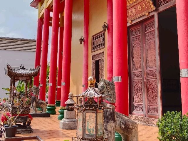 Discover Cultural Fusion at Wat Thawon Wararam in Hat Yai
