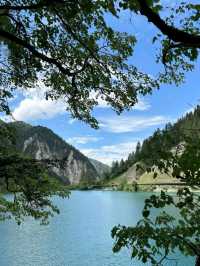Beautiful Jiuzhaigou: Nature’s Painted Valley