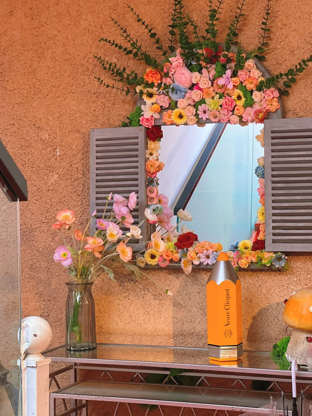🌸 Petal Rain at Mili Sky Garden Café, Quanzhou