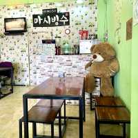 雪のようにふわふわの氷とたっぷりのトッピングが魅力のお店🇹🇭