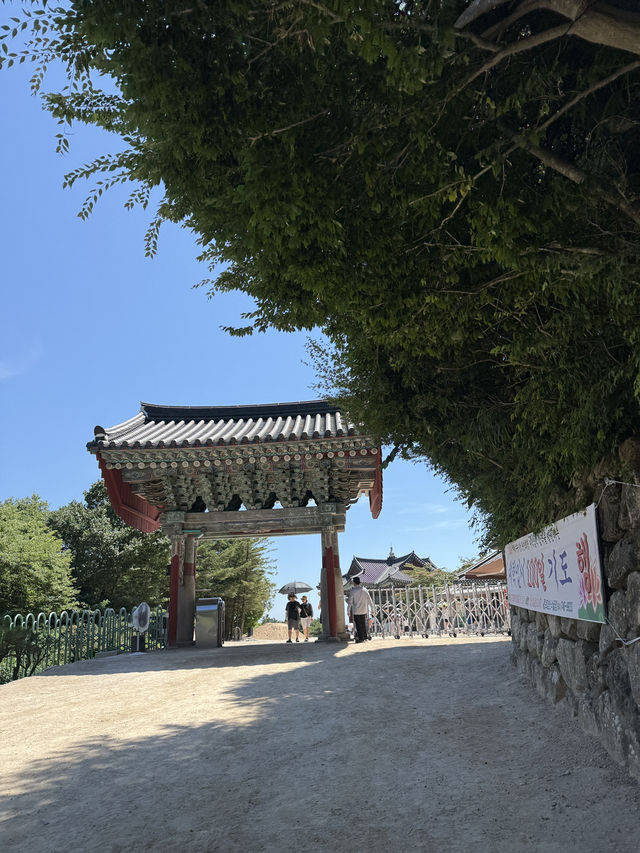 緘默的石窟庵山腳下：厚實底蘊的逸放