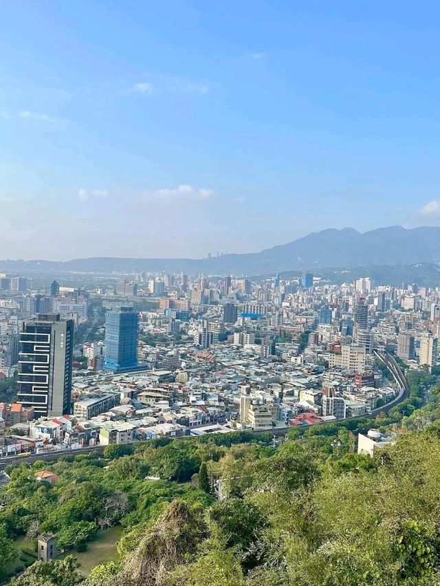 Hike with a View on Jiantan Mountain Trail