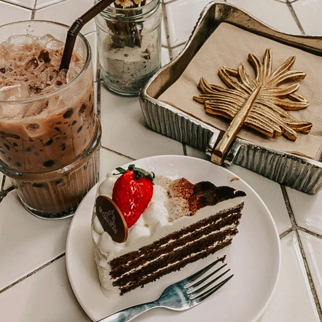 รีวิว Cave Beach Club – ร้านชิลริมทะเล