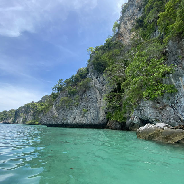 เกาะพีพี…สวรรค์กลางทะเลกระบี่ 🏝️