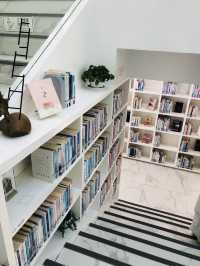 成間教堂💒的圖書館📚