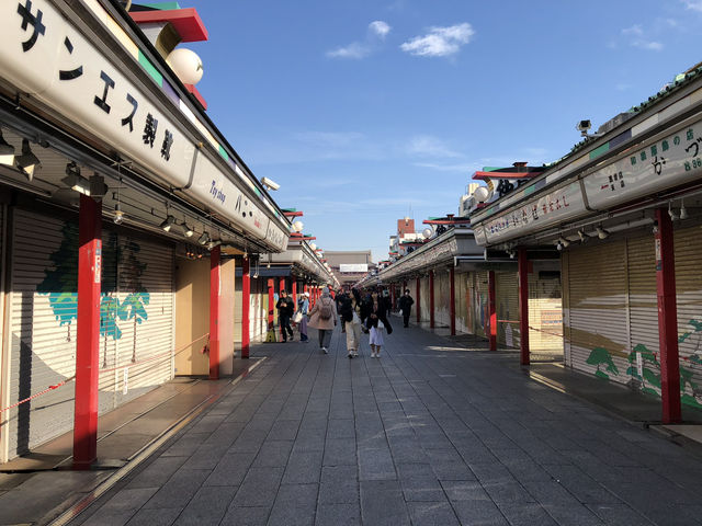 Morning stroll in Asakusa: Timeless Charm of Sensoji Temple⛩️