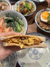 《兩草必食香煎脆邊蛋肉餅飯》
