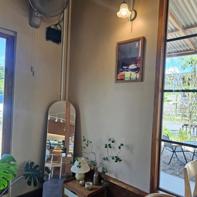 คาเฟ่ เปิดใหม่ มินิมอลสุดๆ - บ้านนมคาเฟ่(ท่ารั้ว) คาเฟ่ เปิดใหม่ มินิมอลสุดๆ - บ้านนมคาเฟ่(ท่ารั้ว)