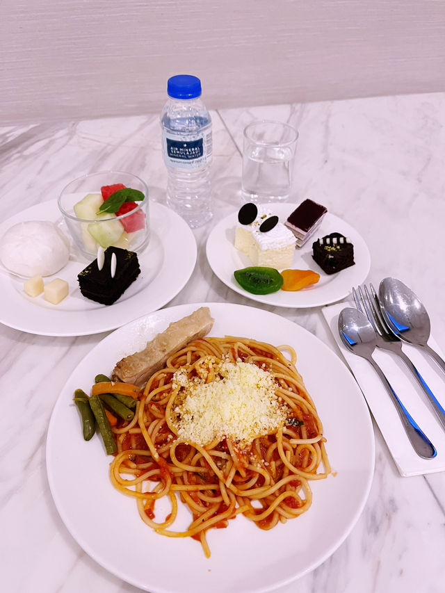 Golden Lounge at KLIA Satellite Terminal – Luxurious Haven for Ultimate Pre-Flight Comfort Golden Lounge at KLIA Satellite Terminal – Luxurious Haven for Ultimate Pre-Flight Comfort