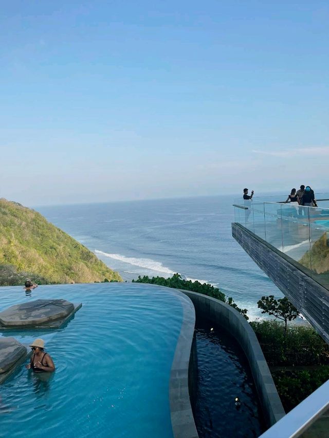 a luxurious and electrifying experience that blends natural beauty with world-class entertainment.