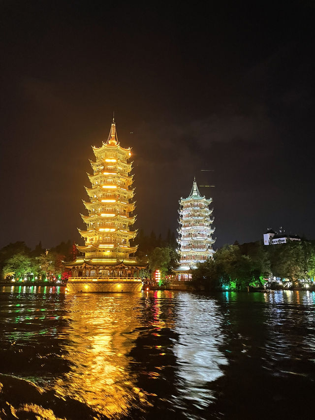 Enjoy Guilin night through the cruise 