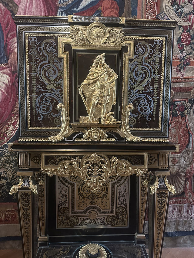 🖼️ Louvre Museum: A Timeless Treasure in the Heart of 