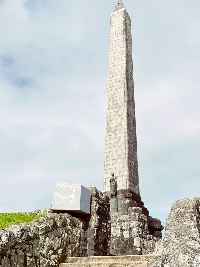 ⛰️ One Tree Hill Summit Monument: Where History Meets the Horizon! 🏞️ 