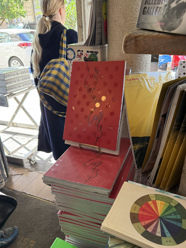 【パリで最もお洒落な本屋”Ofr.paris ”】