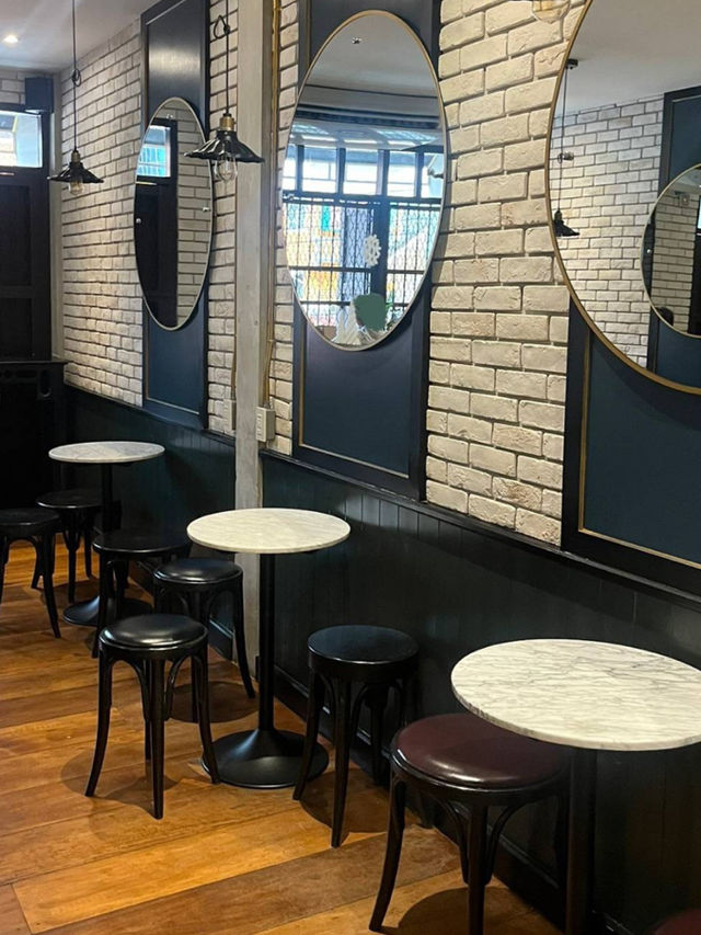 จิงจิง ไอศกรีมบาร์ แอนด์ คาเฟ่