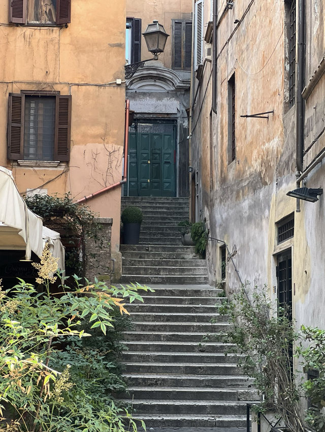 파스텔빛 골목길 속 로마의 소소한 매력