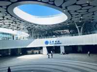 雲朵造型的高雄車站