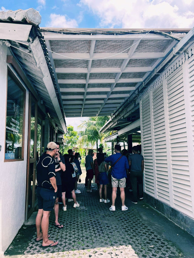 Bali Poolside 🍋 Bali Poolside 🍋