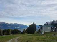 Chillin' at Gemeinde Mutters: Lakeside Vibes & Epic Cable Car Rides 🚡💦