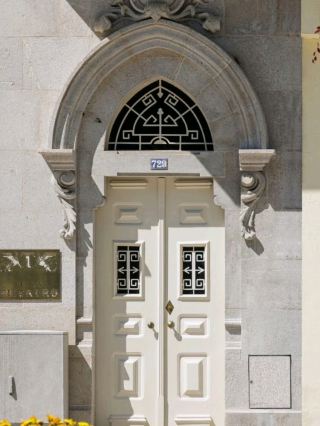 #hellochristmas
🏰 A Boutique Gem in Lisbon 🇵🇹
📍 Theatro Hotel
Theatro Hotel combines modern luxury with artistic flair in the heart of Lisbon. Featuring stylish interiors, comfortable rooms, and a welcoming ambiance, it offers the perfect base for exploring the city. Located near theaters, historic streets, and lively cafés, the hotel lets guests enjoy Lisbon’s vibrant culture while relaxing in contemporary comfort. A stay where design, art, and city life come together beautifully. ✨🎭
#travel #thingstodo #familytravel #couplestrip #staycation