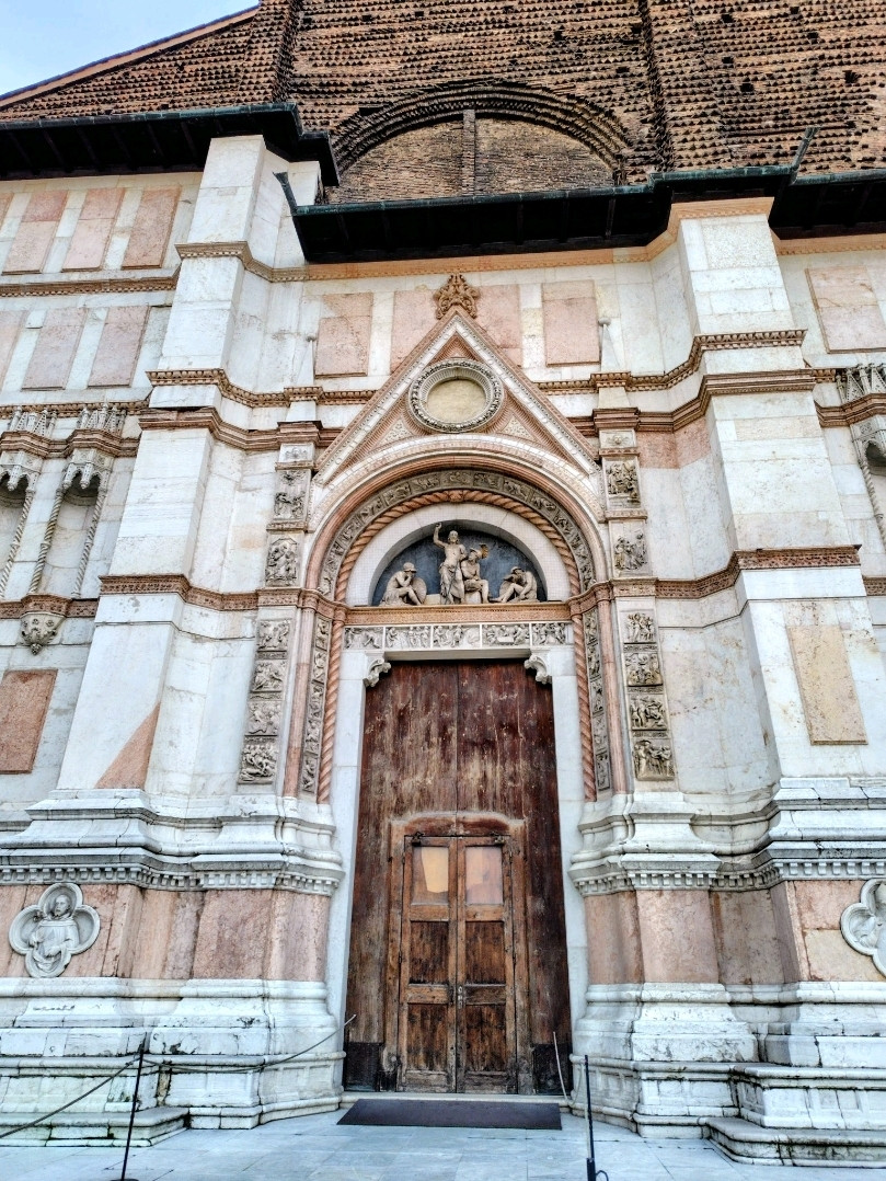 世界一の大きさの教会⛪️になるはずだった | Trip.com ボローニャ