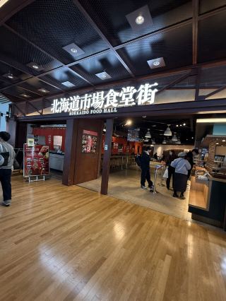 "HOKKAIDO FOOD HALL" 美食匯聚地，出發前來這裡補充能量 新千歲機場