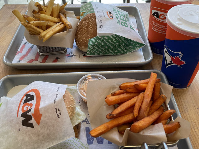 토론토에 왔으면 A&W 버거는 꼭 먹어야지!