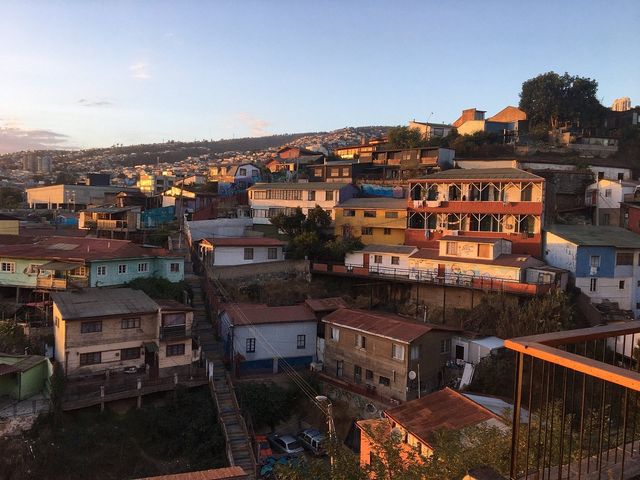 Valparaíso: Chile's Coastal Wonderland 🌊🏞️