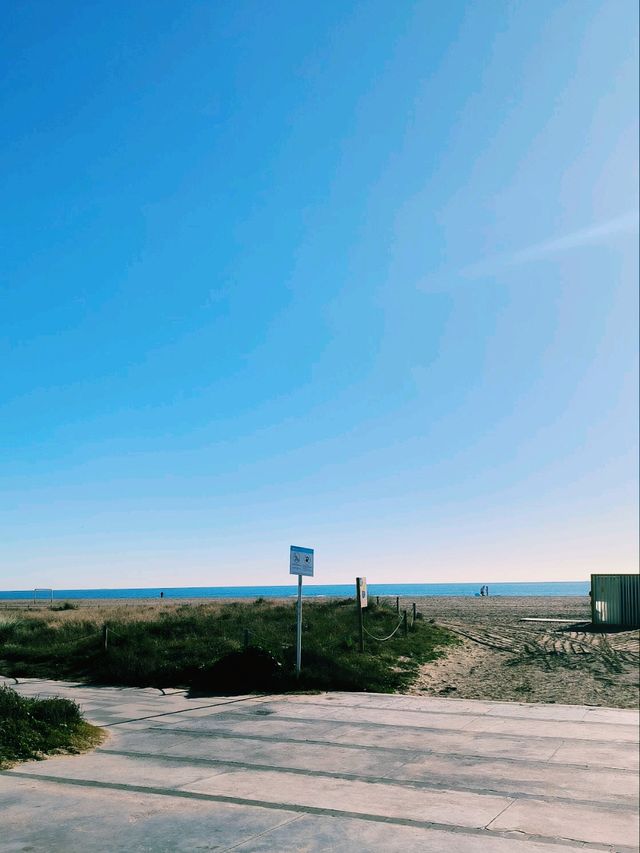 🏖️ Castelldefels Beach: Sun, Sea & Savory Treats 🌅