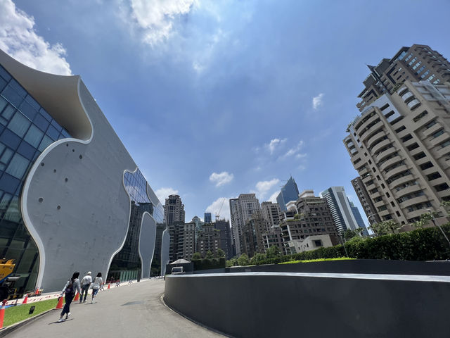 漫步藝術迷宮：臺中歌劇院之旅