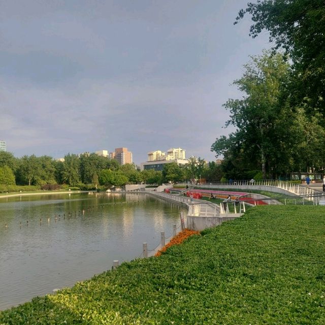 Fangshan Red Scarf Park, water world in the heart of the city