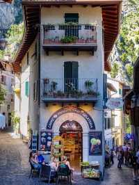 🏞 Borghi: A Tranquil Italian Village of Stone and Tradition 🇮🇹✨
