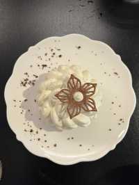 Arles | The brilliant cake shop in Arles with healthy drinks 