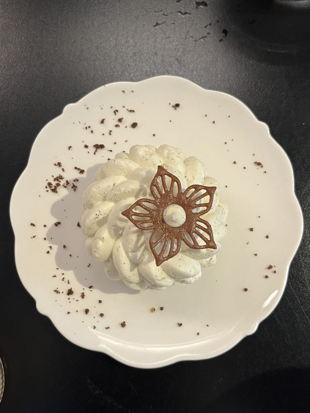 Arles | The brilliant cake shop in Arles with healthy drinks 
