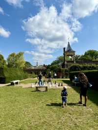 Family Afternoon in Holland Park