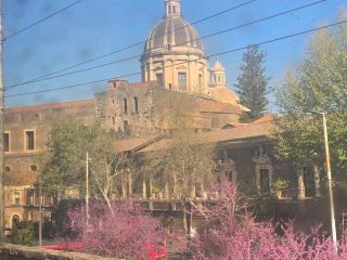 คาตาเนีย: หัวใจอันร้อนแรงของซิซิลีและมนต์เสน่ห์แห่งภูเขาไฟเอตนา ❤️🌋