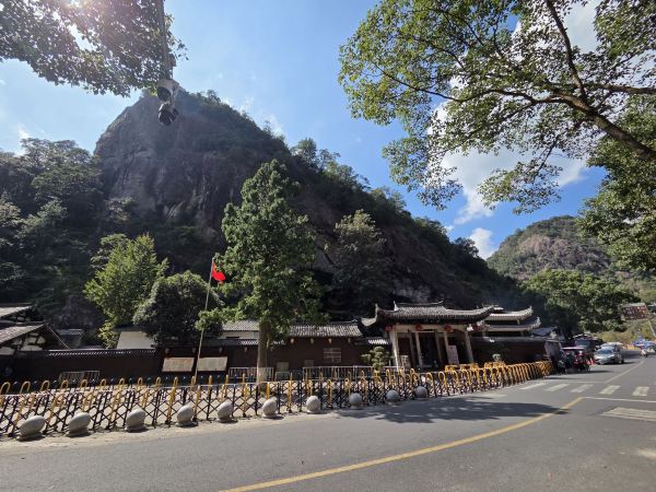 Explore the classic scenic spots of Nanxi River with peace of mind with Trip.com on a one-day tour.