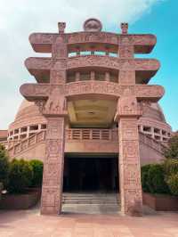 The international temples of Luoyang 