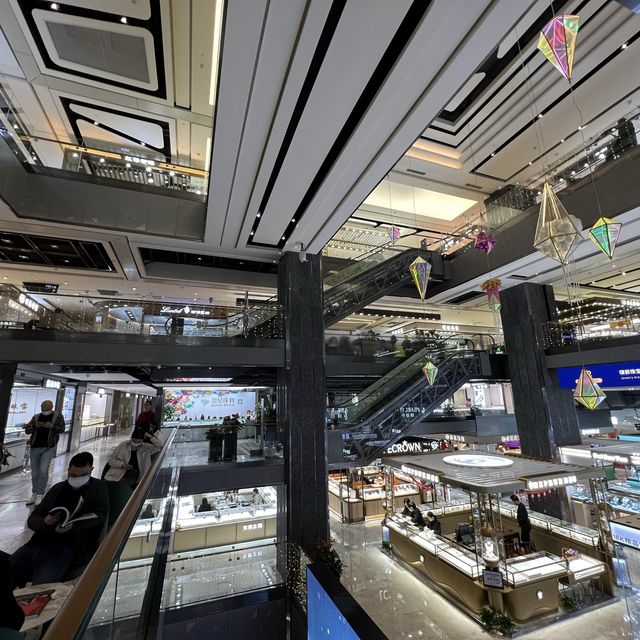 逛逛深圳金展珠寶廣場