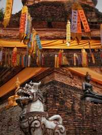 Wat Lok Moli: an ancient and niche temple in northern Thailand.