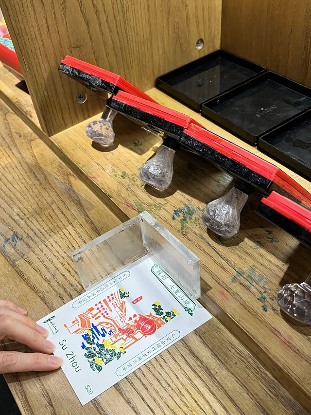 スタンプとお土産が人気「七狸邮局」