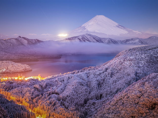 Hakone's Kaleidoscope: A Vibrant Paradise Revealed! 🌈🗻