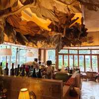 Warm Culinary Haven at Mama Kelly