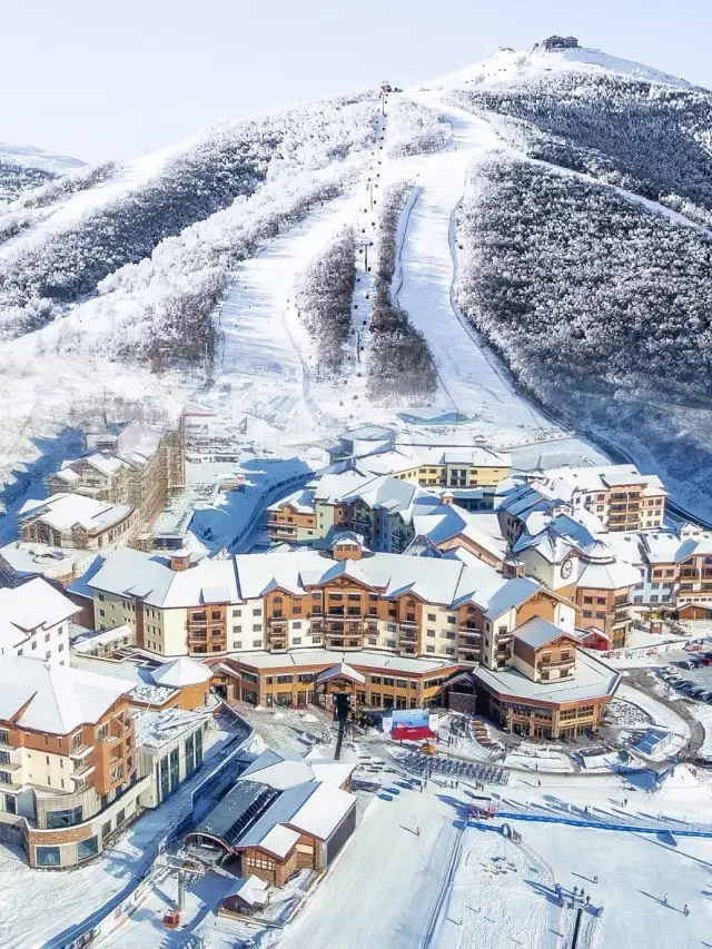 The world-recognized "ski resort golden belt", the Taiwu ski town with North American style